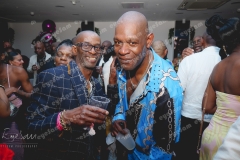 P1127386